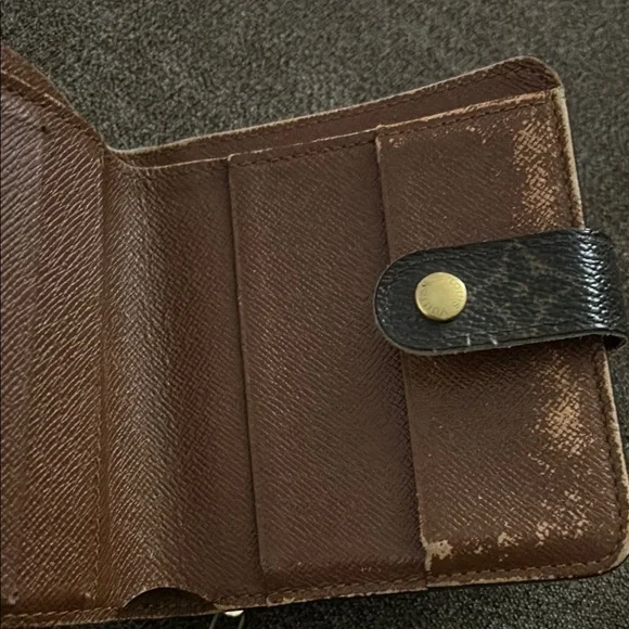 Louis Vuitton Monogram Wallet with Gold Accents - Picture 4 of 7